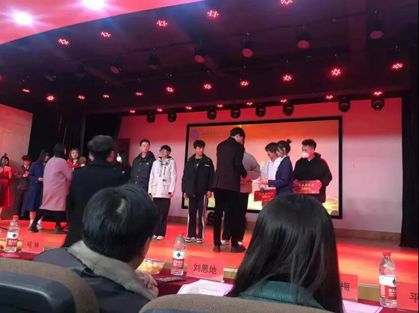 凤凰联盟武汉商贸职业学院相助签约