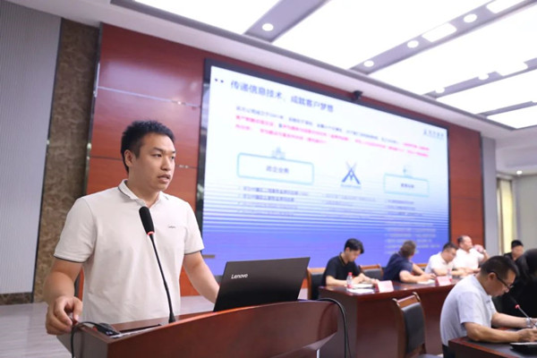 凤凰联盟手艺华中区交付与服务部总监潘阳