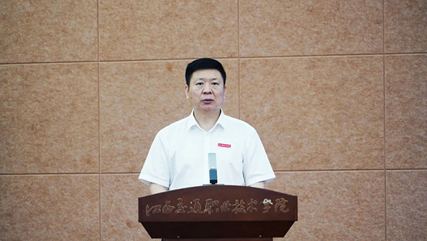 江西交通职业手艺学院院长黄明忠